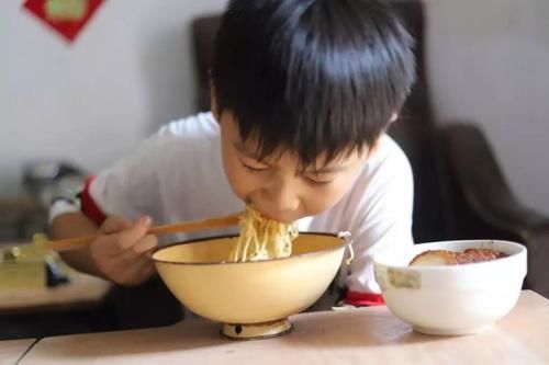 孩子|孩子身高进入猛涨期,会出现“特殊征兆”,错过了容易影响长个