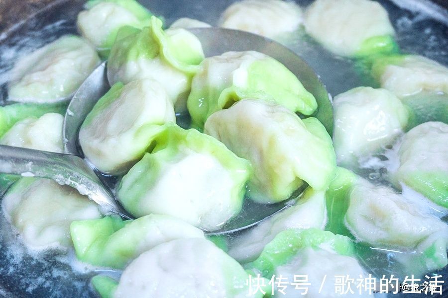 小技巧|白菜猪肉馅饺子,10人9错,3个小技巧,饺子鲜嫩多汁孩子特爱吃