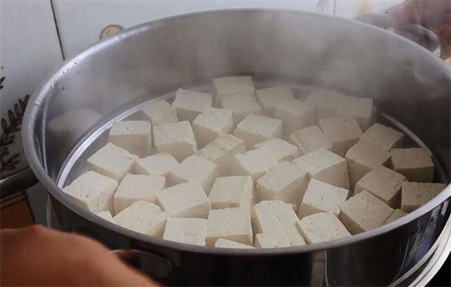 调味料|想吃豆腐乳不用买,详细做法告诉你,香辣好吃,放15天就能吃