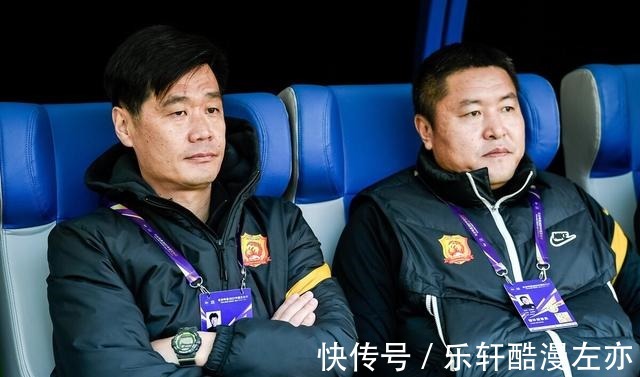 李金羽|下午15点！国足传出消息新教练李霄鹏出招了，有点江湖气息