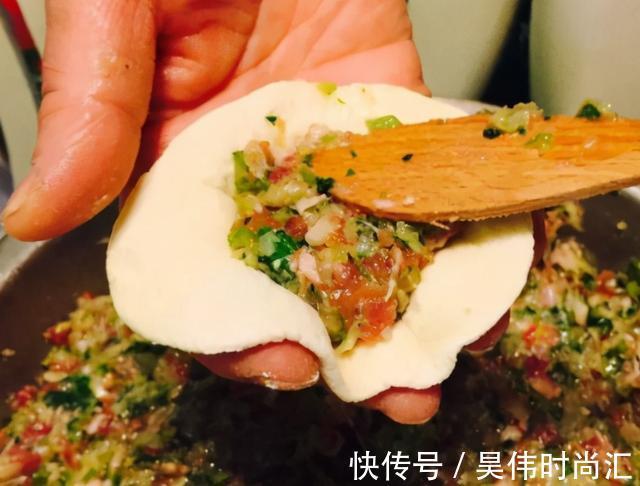 包子|5块钱买一捆,入馅做包子,暄软馅香还流汁,比韭菜白菜的好太多