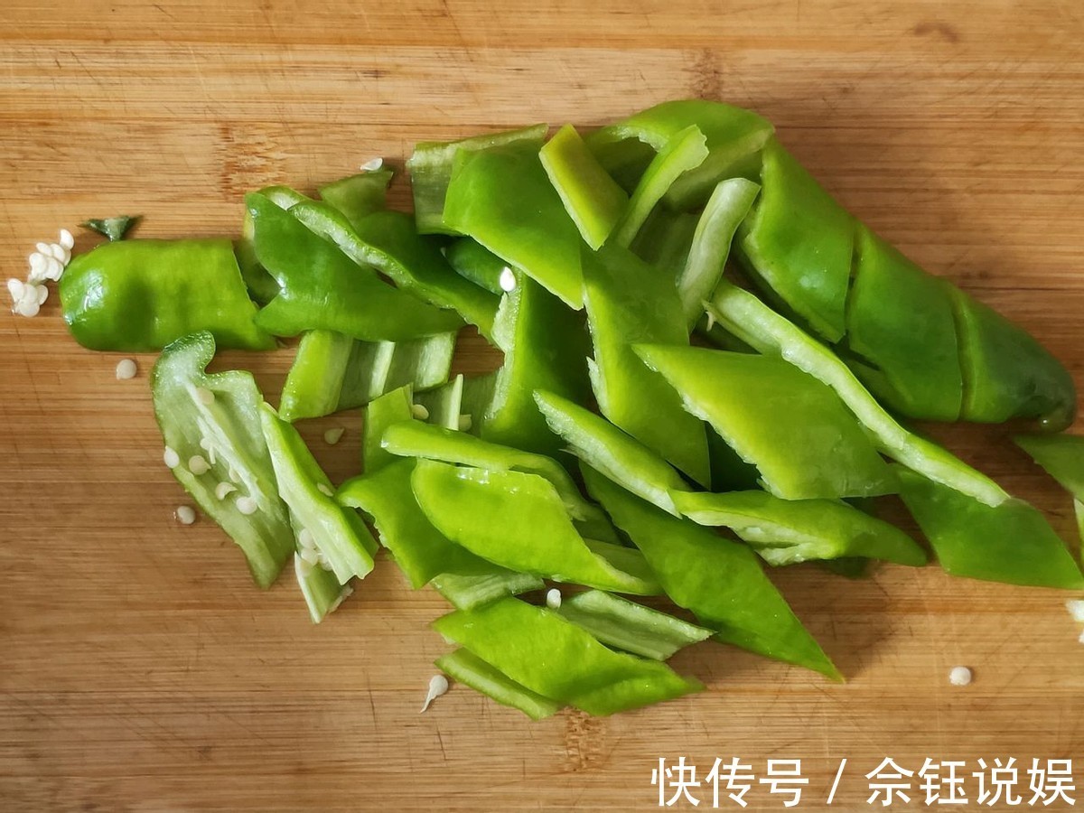 美味|自制美味的炒鱿鱼,味道鲜美可口,比街边的铁板鱿鱼还好吃