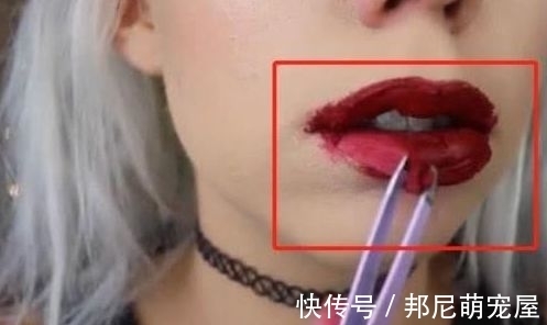 口红 女子直播涂200层口红，卸妆只能用镊子剥，网友：你是魔鬼吗？