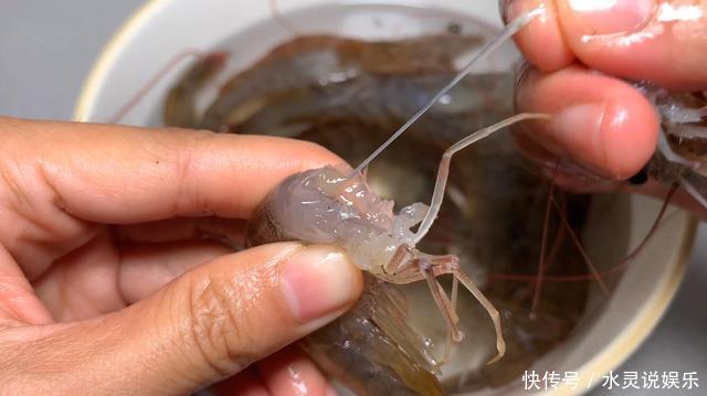  香味|教你做蒜蓉粉丝蒸大虾，简单蒸一蒸，鲜嫩入味，好看又好吃