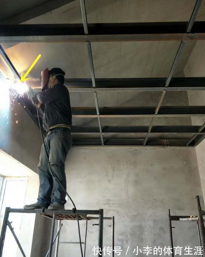 夹层|买到带10m的长走廊户型不嫌弃,层高3.5m搭建夹层,多个二层书房