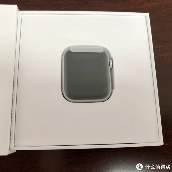 ipod|第一次感受到苹果故障换新的惊喜，Apple Watch SE官翻开箱