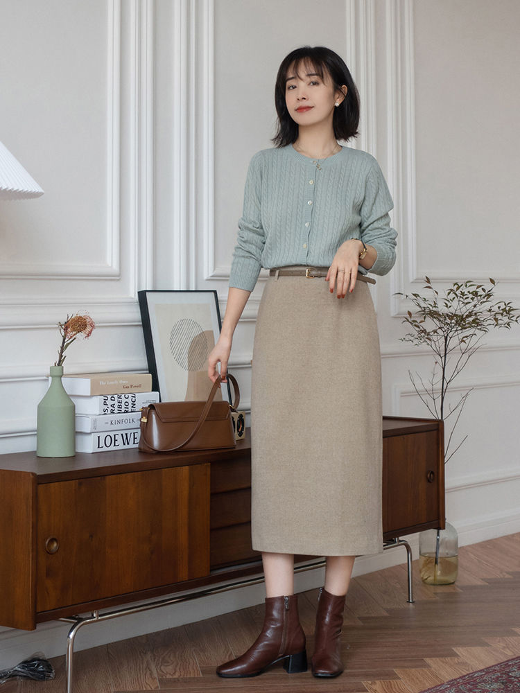 针织开衫 秋冬,怎么穿针织开衫更美?搭配上牛仔裤或者半身裙,温柔又优雅