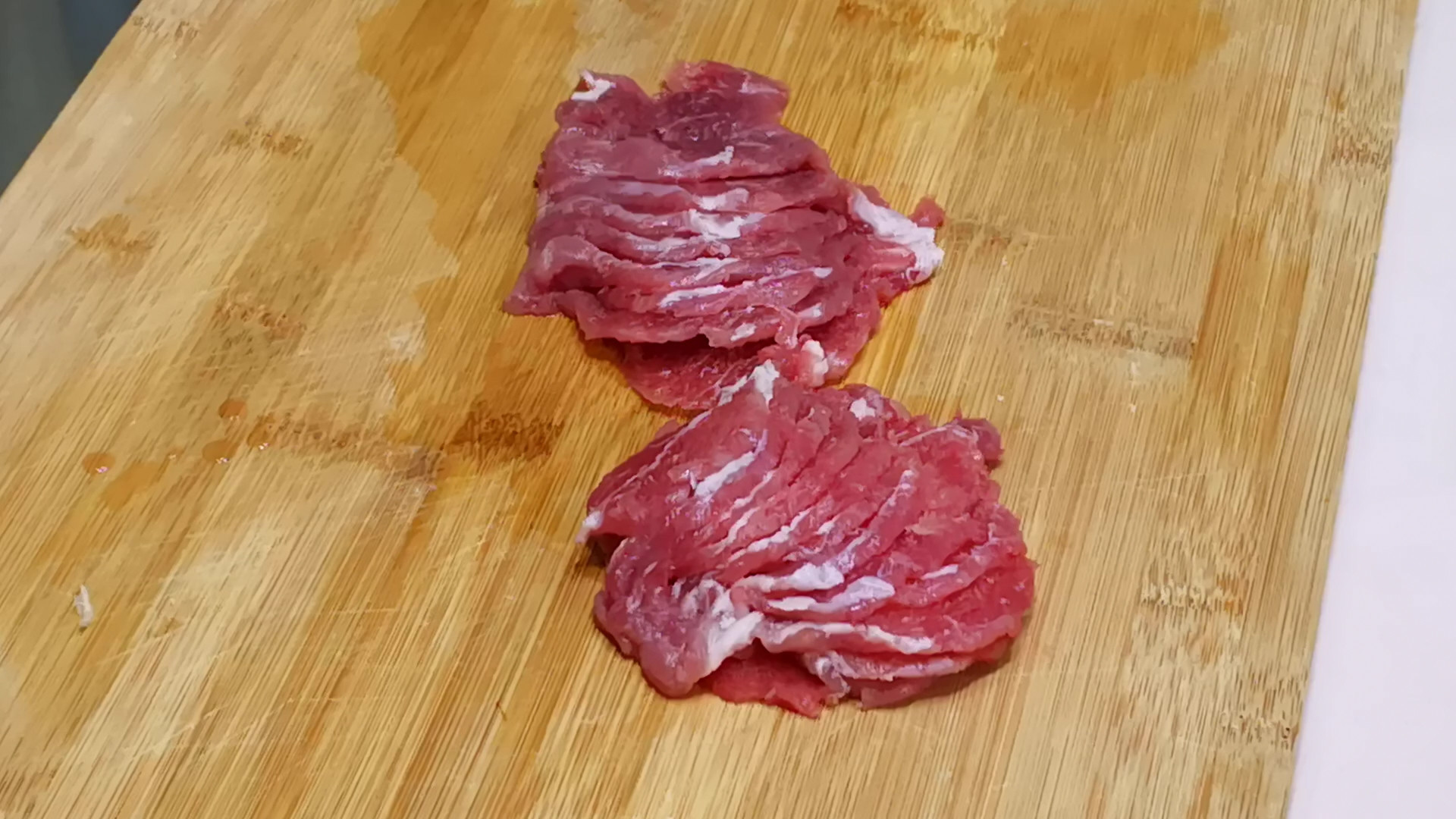 不管做什么炒肉，都别直接下锅炒，教你正确做法，肉香不腥也不柴