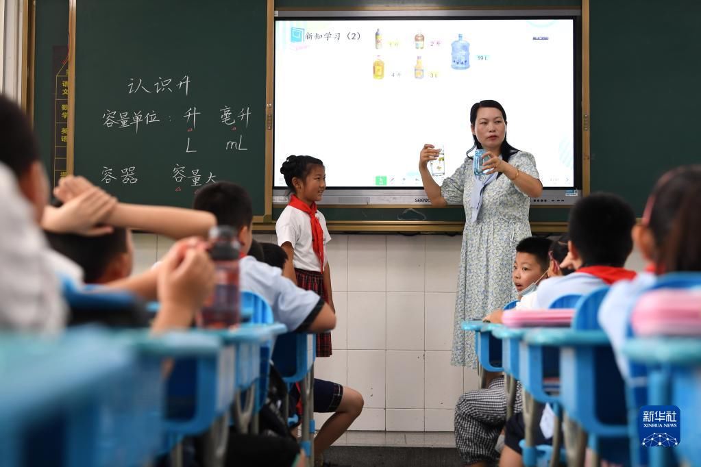 合肥市芙蓉小学|新华全媒＋丨开学第一天：700天的思念