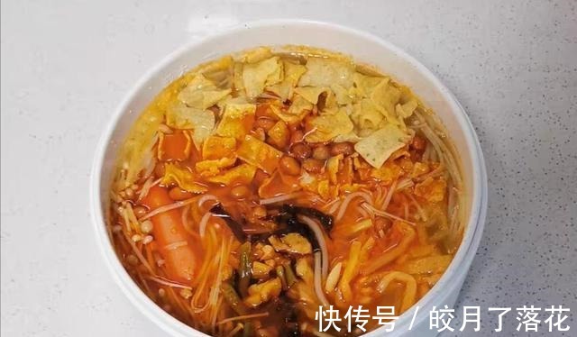 夜宵|为减肥买了网红电煮锅,结果一个月胖了三斤,太适合煮夜宵了!