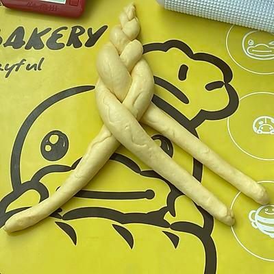 #健康甜蜜烘焙料理# 三股辫子面包,造型简单看一次就会