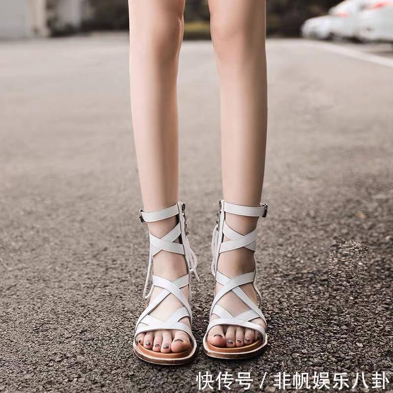 时尚 缠绕在足尖的视觉冲击,绑带凉鞋复古时尚,散发诱人魅力