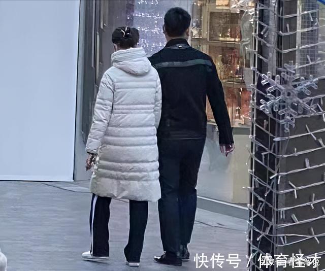 张怡宁|与神秘男友牵手逛街,国乒大满贯丁宁恋情疑似曝光,被粉丝围观