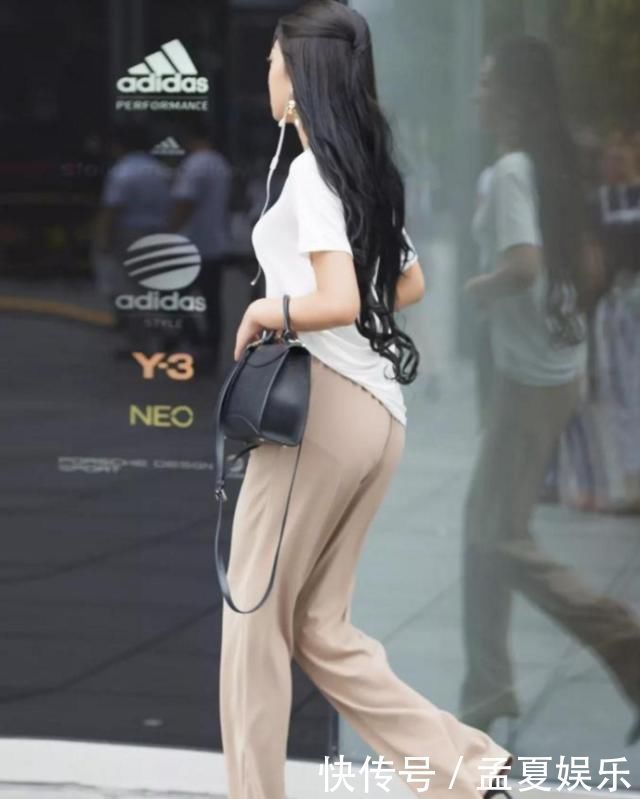 时髦熟女更迷人,时尚亮眼穿搭,这才是魅力所在