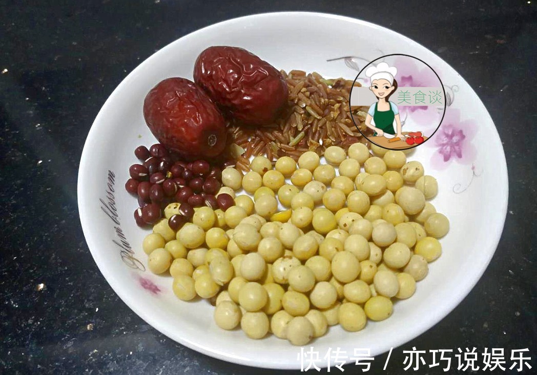 同样是喝豆浆，这样搭配气血双补，每天喝1碗，女人40岁不显老