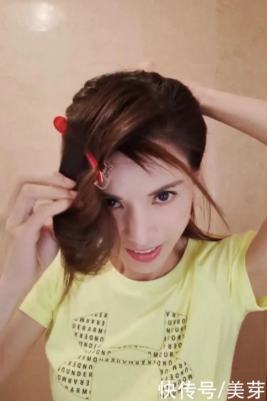 蝴蝶结|2021流行“甜辣扎发”！谁梳谁好看