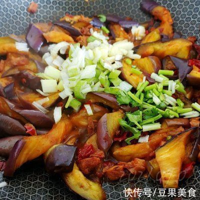 好吃|迷倒全家的蒜香红油焖茄条，真心好吃