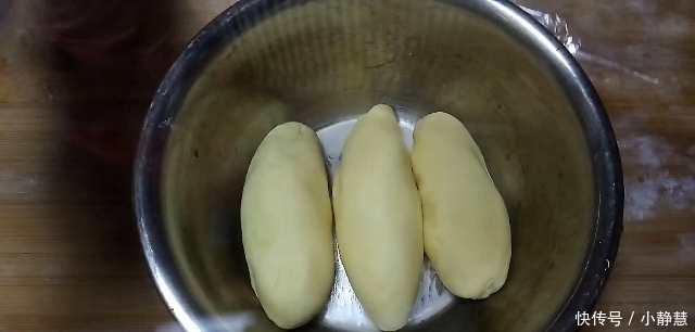 不用|面粉里打一个鸡蛋,不用烤箱,不用电饭锅,简单一做,比吃肉还香