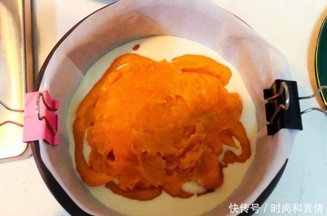 一碗糯米粉、一个蒸红薯,拌一拌、烤一烤,外脆里糯,香甜还爆浆