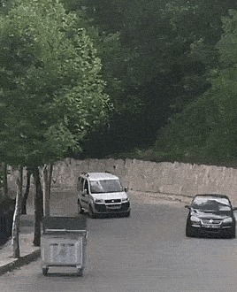 |搞笑GIF:妹子 你这套衣服不错 是你自己做的吧