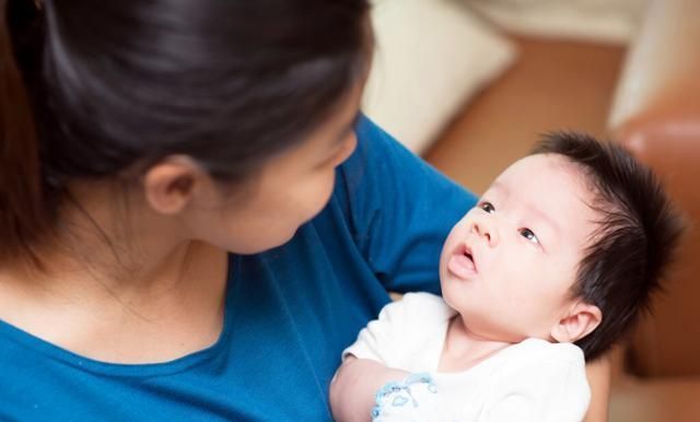 发育|哄宝宝睡觉是门技术活,三大哄睡方式容易伤到孩子,不要再用了