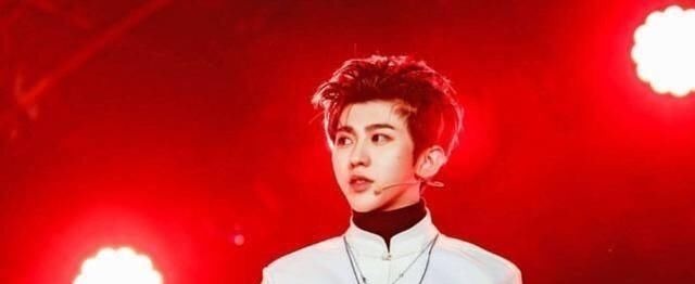 肖戰(zhàn)部隊(duì)的名單再次三連冠,王一博緊隨其后,蔡徐坤排名非常現(xiàn)實(shí)