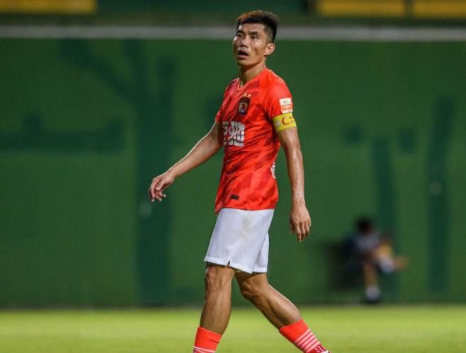 何超|這樣的球員怎能不愛？41歲鄭智昨晚1舉動贏尊重！何超：我不行