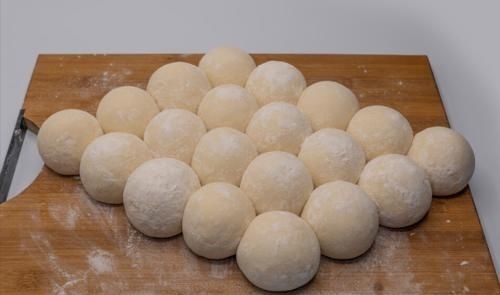 发面，别只用酵母和白糖，多放1样，馒头又白又软，想不香都难