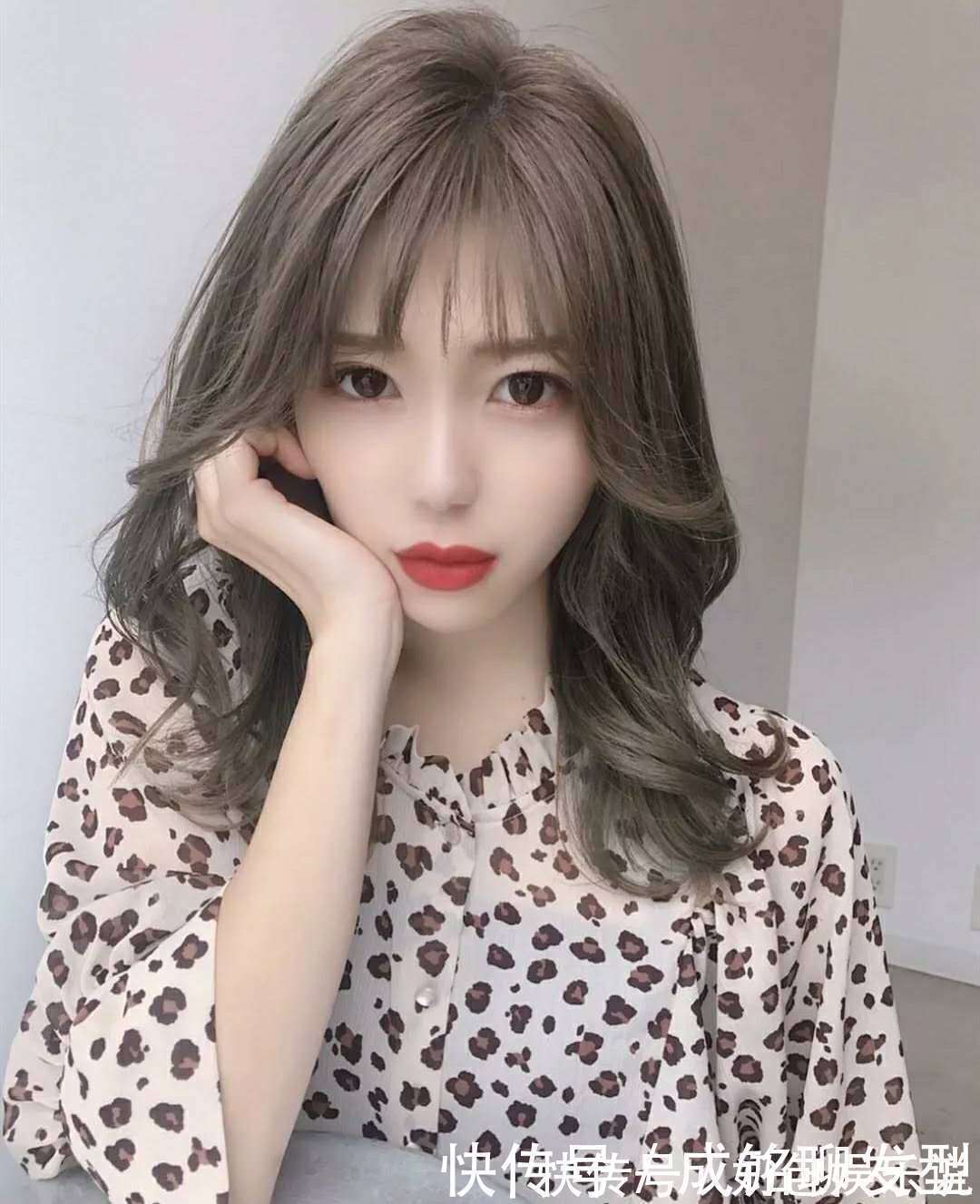 发型|30岁女生前额发际线高,发量还稀少,有值得推荐的刘海或发型吗?