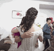 |搞笑GIF:帅哥拉弓的动作其实挺标准的,手里的东西是亮点!