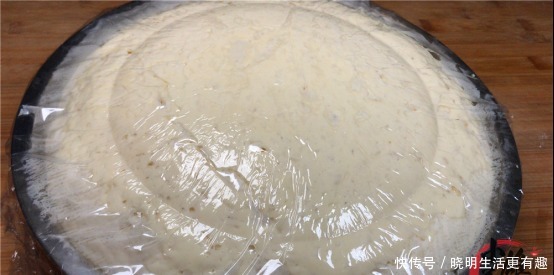 入酵母粉|和面时,别只会加酵母,只要滴一滴,8分钟快速满盆又白又香软!