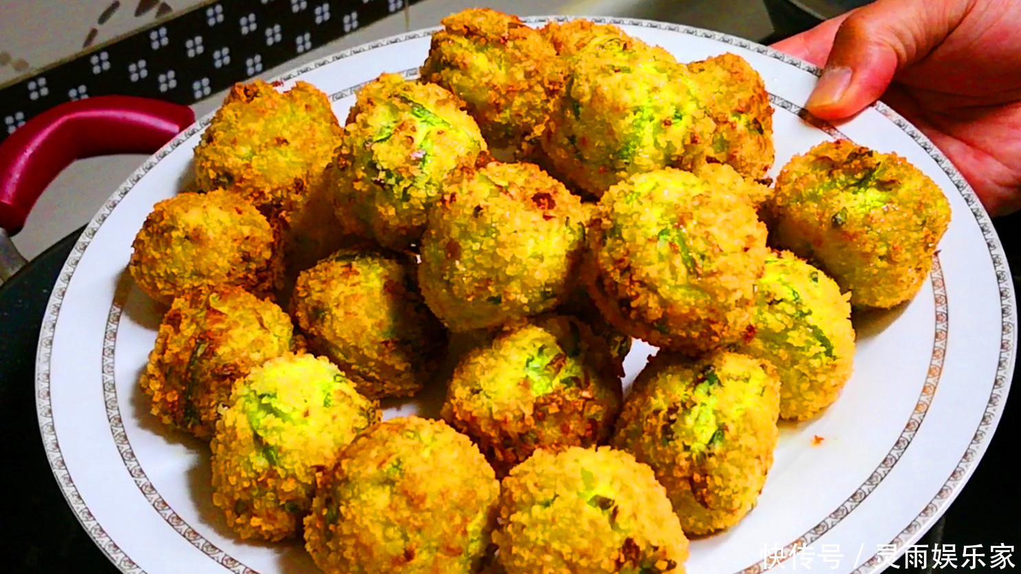 炸萝卜丸子时,万万不可加淀粉,教你正确做法,外焦里嫩,太香了