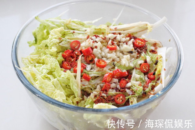 年夜饭别只盯大鱼大肉吃，来道爽口开胃凉拌菜，中和油腻有益肠道