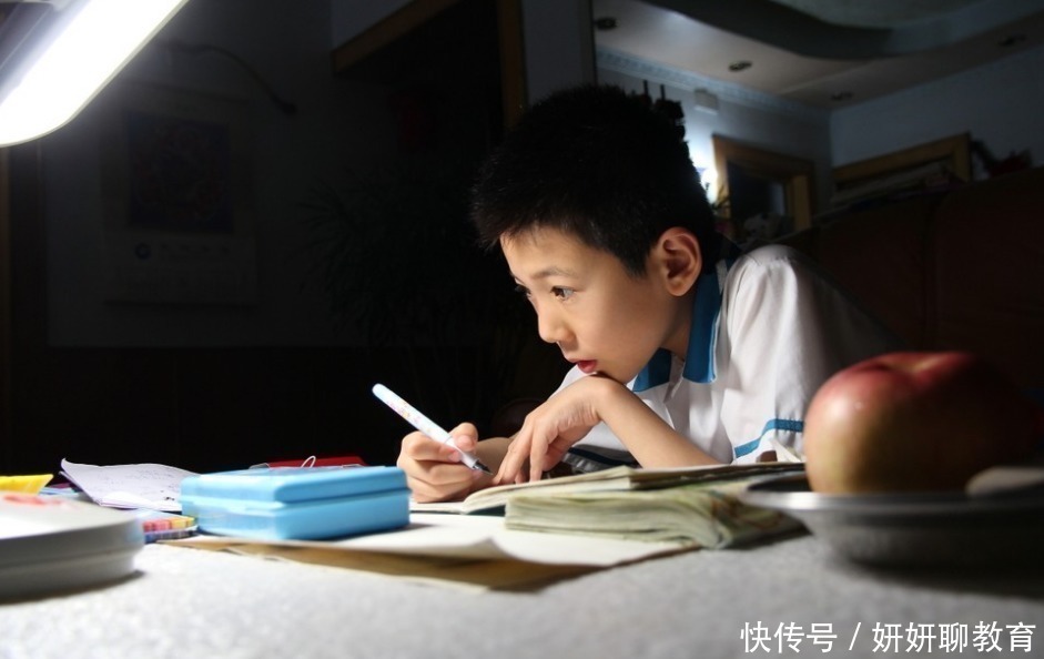 爸爸的脚臭|学生作文《爸爸的脚臭》,味道从文字里流露出来,网友说不招蚊子