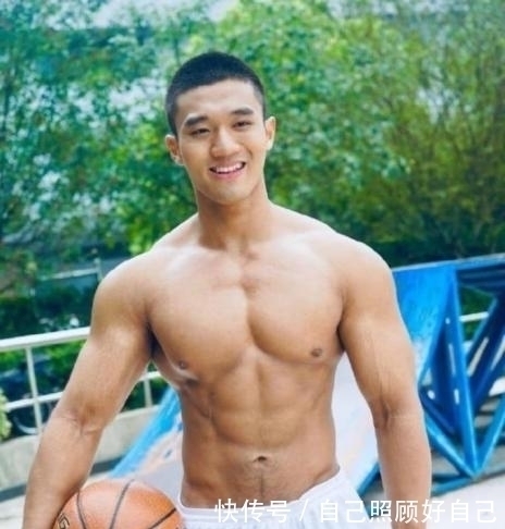 肌肉|98年国产小鲜肉，一身“霸气侧漏”的肌肉，圈粉无数
