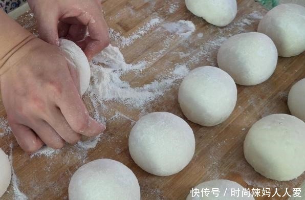 步骤|卖馒头的大妈说漏嘴，发面时多加一样，馒头又香又白，越吃越好吃