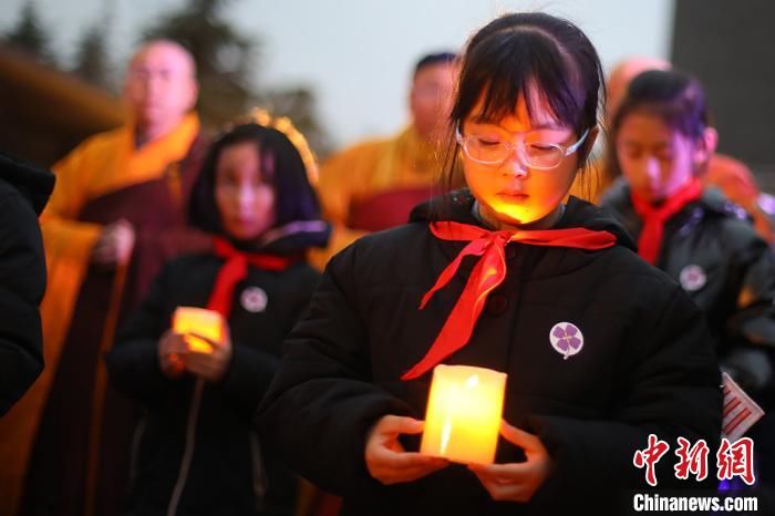  泱波|南京举行“烛光祭·国际和平集会”告慰逝者祈愿和平