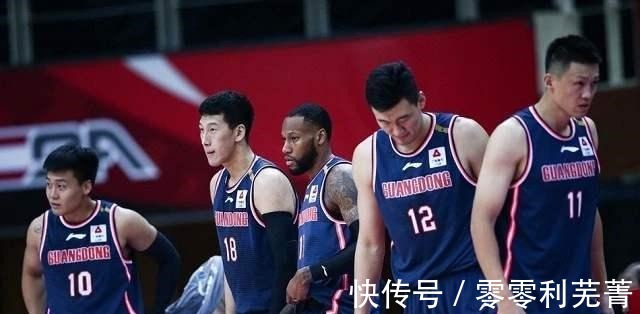 阿联|广东男篮训练队内比赛汤杰和阿联一组,汤杰或代替赵睿挑重担!