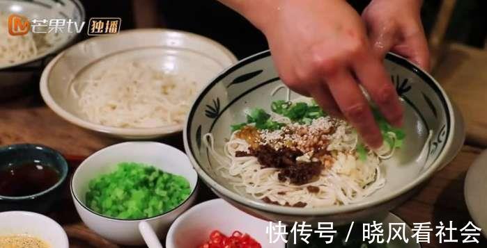 机密|黄磊《向往2》十几种“酱料”拌一碗面，一个镜头泄露“机密”，网友骂声一片