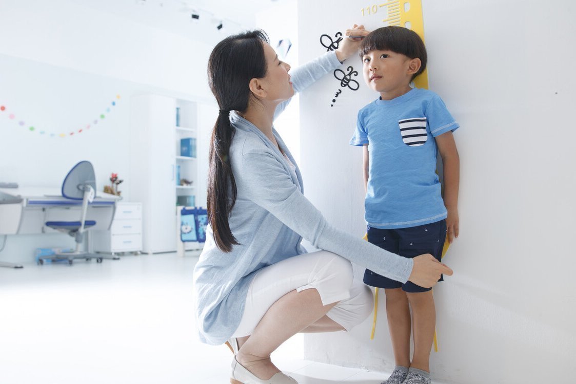 瓜子|85岁儿科教授建议:四种食物易伤娃骨骼,父母最好别再喂