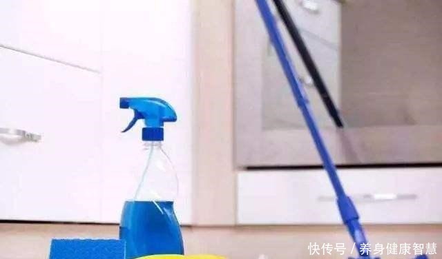 拖地的时候用点这东西,去污快又能杀菌,一星期不拖都能干净整洁!
