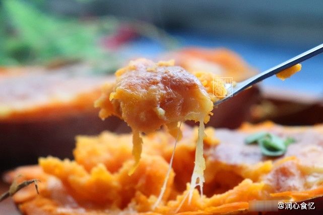红薯别煮着吃了，5步解锁红薯新吃法，香甜软糯会拉丝，也太香了