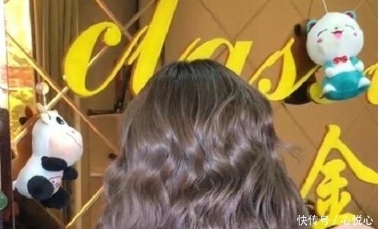 头发|头发太少的人,不建议留长发!剪短烫个蛋蛋卷,时尚还显女人味