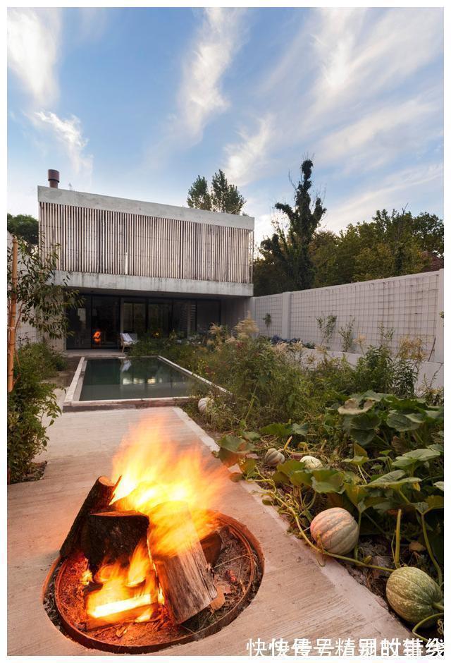 圣伊西德罗|钢筋混凝土别墅装修,三个花园设计太聪明了,环绕型四通八达!