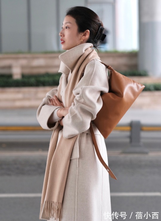 小姐姐 奔三奔四的女人,建议多穿“大衣”,时髦的搭配公式,帮你选好了