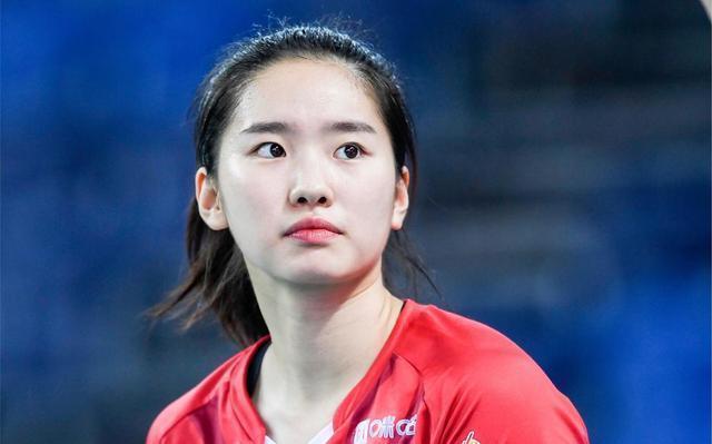 国家队|一传连续接飞!女排天才自由人状态低迷,国家队主力之争再起波澜