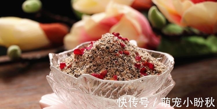 芝麻|秋季,少吃板栗花生多吃它,多买点炒好囤起来,放到冬天吃特省事