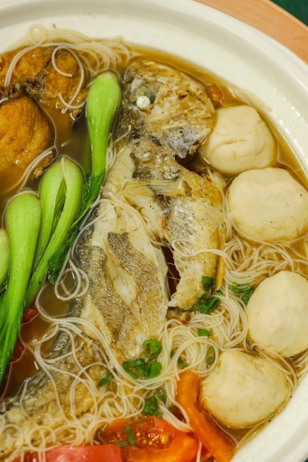  海鸿海鲜面馆|想不到！网红海鲜面馆竟藏在这样的地方