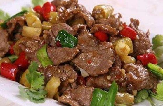 泡菜肉末豆腐,香辣鸡爪鹌鹑蛋,小炒牛肉,爆炒猪肝的做法
