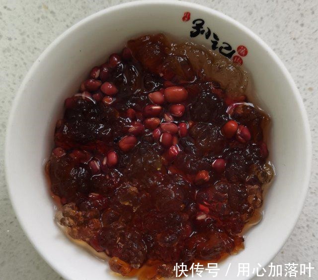 老红糖|桃胶红豆小米粥,早餐来一碗舒服一整天!